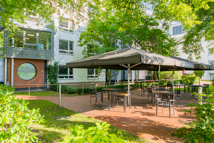 Unsere Terrase mit Garten